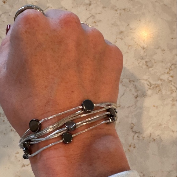 Elegant Silver and Black Beads Bracelet - Picture 3 of 8